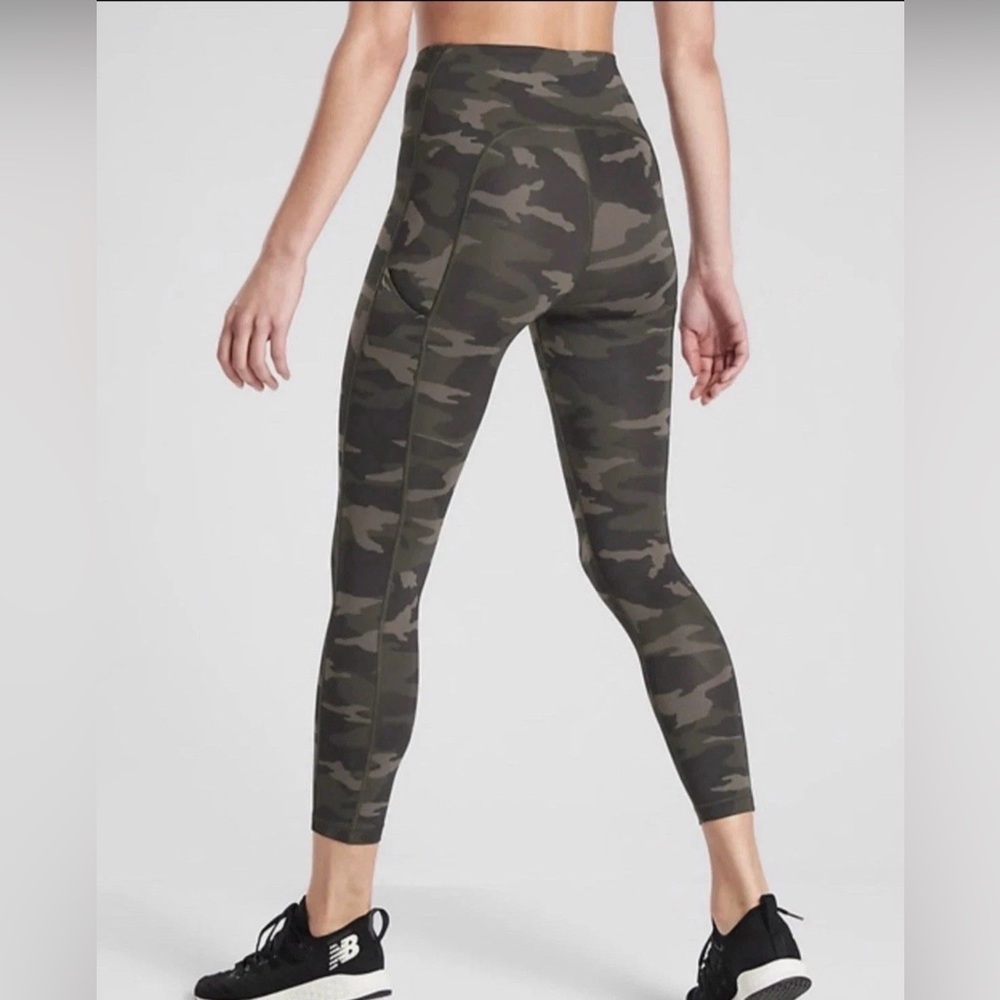 Athleta Ultimate Stash Pocket‎ Green Camo 7/8 Length Tight Women’s Size Large - Picture 2 of 11